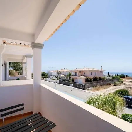 With Pool And Sea Views In Porto De Mos 別荘 Albardeira