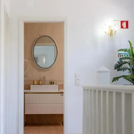 With Pool And Sea Views In Porto De Mos 別荘