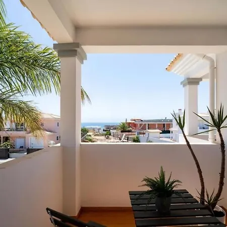 With Pool And Sea Views In Porto De Mos 別荘 Albardeira