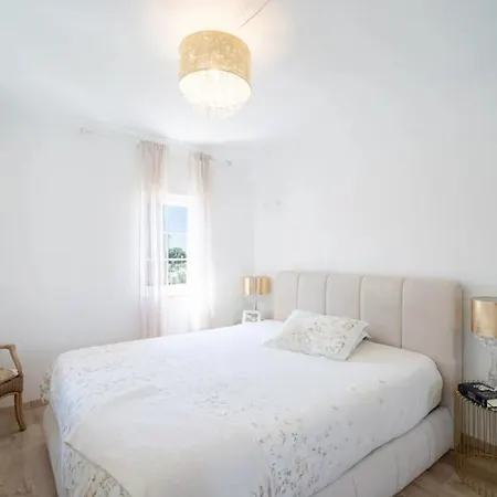 With Pool And Sea Views In Porto De Mos *