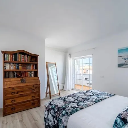 With Pool And Sea Views In Porto De Mos Albardeira
