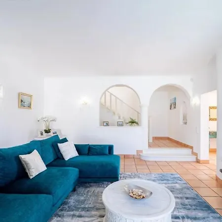 With Pool And Sea Views In Porto De Mos
