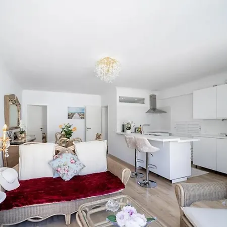 With Pool And Sea Views In Porto De Mos *